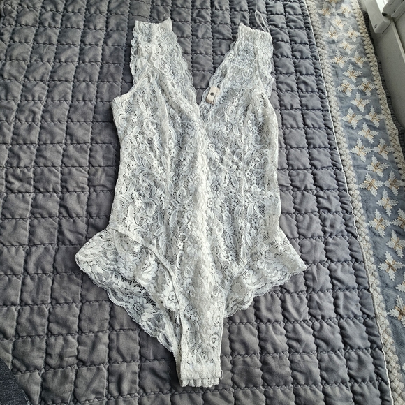 Morning Mist Lace Bodysuit size 8 - Picture 2 of 5